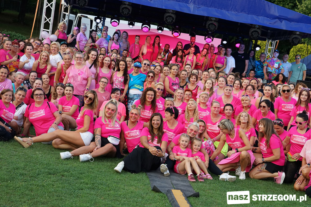 Ponad 300 miłośników zumby zatańczyło z różową wstążką w tle [FOTO] 